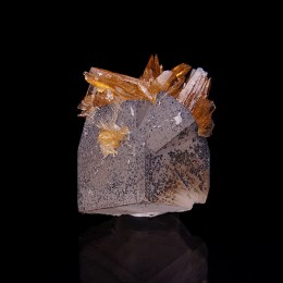 Aragonite on Dolomite Eugui M04651